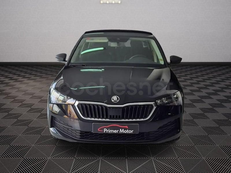 Usado Skoda Scala Active 95 CV (69 kW) 2021 Negro Utilitario