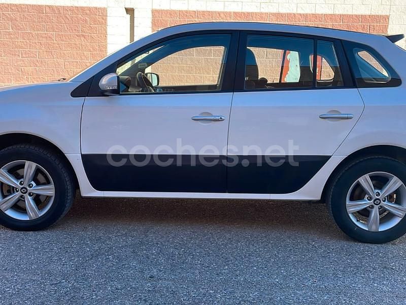 Usado Renault Koleos Bose Edition 150 CV (110 kW) 2012 Blanco SUV