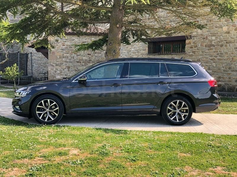 Usado VW Passat Executive 150 CV (110 kW) 2021 Gris / plata Familiar