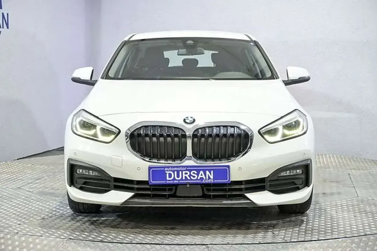 Usado BMW 118 Comfort Edition 150 CV (110 kW) 2021 Blanco Utilitario