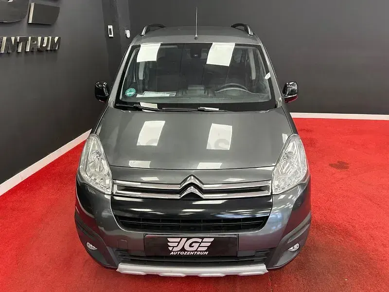 Usado Citroën Berlingo XTR 120 CV (88 kW) 2016 Gris / plata Monovolumen