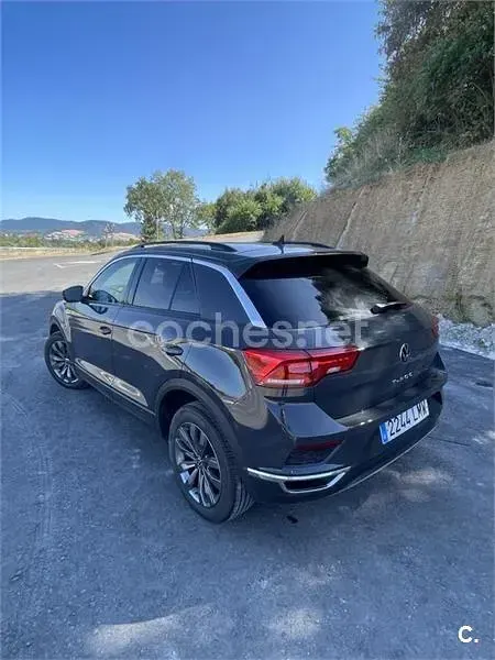 Usado VW T-Roc Advance 110 CV (80 kW) 2021 Gris / plata SUV