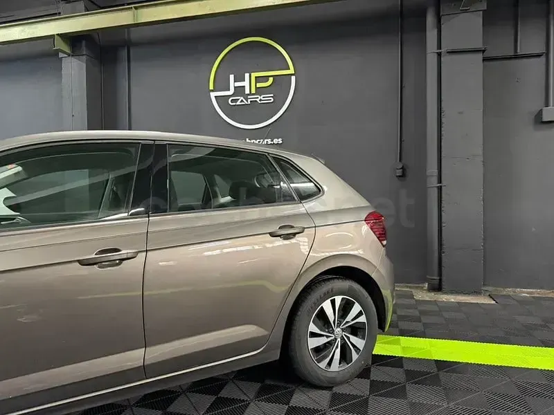 Usado VW Polo Advance 95 CV (69 kW) 2019 Gris / plata Utilitario