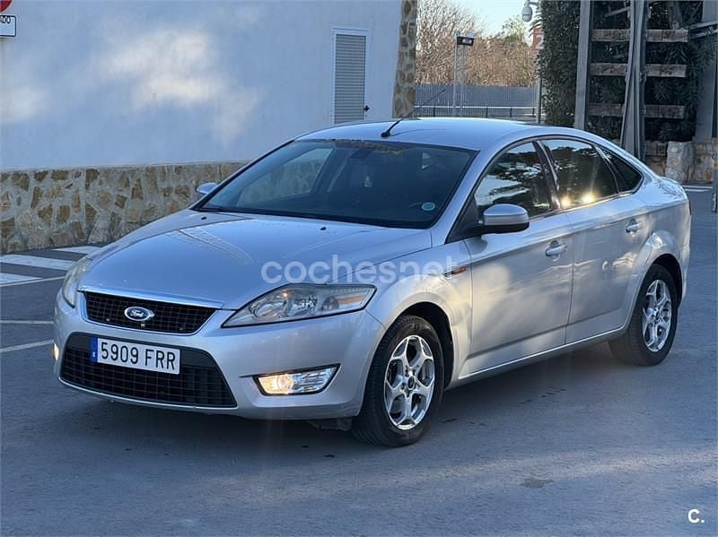 Usado Ford Mondeo Trend 110 CV (80 kW) 2007 Gris / plata Berlina