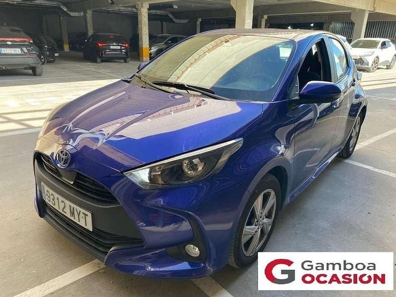 Usado Toyota Yaris Hybrid Active 116 CV (85 kW) 2025 Azul Utilitario