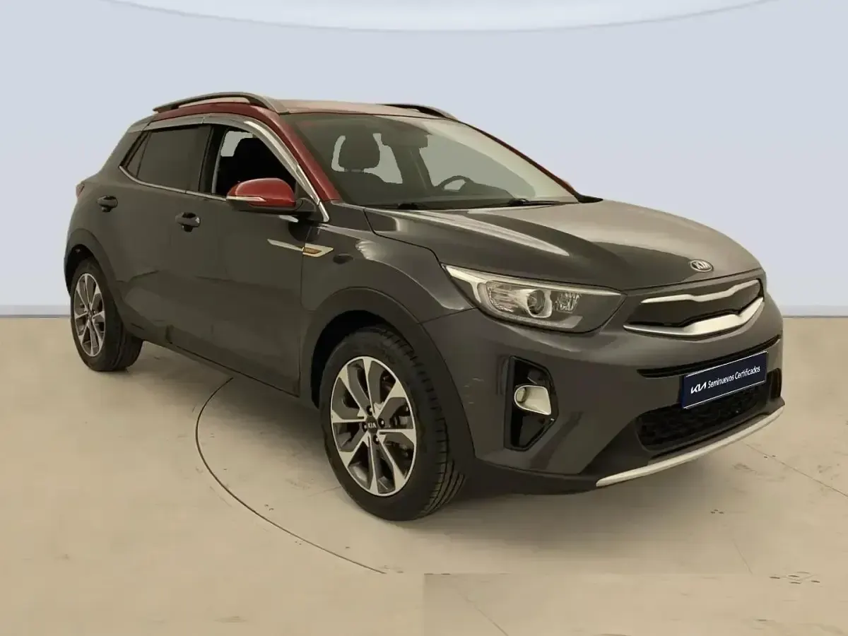 Usado Kia Stonic 100 CV (73 kW) 2019 Gris SUV