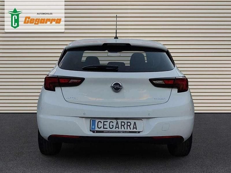 Usado Opel Astra Selective 124 CV (91 kW) 2018 Blanco Utilitario