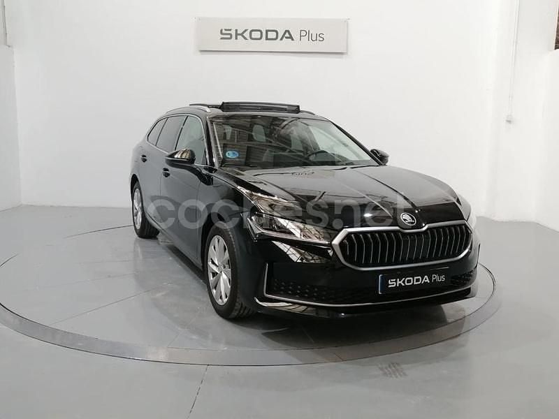 Negro Usado 2024 Skoda Superb Selection Familiar | 36.950 € (Un poco caro) - Imagen 1/4