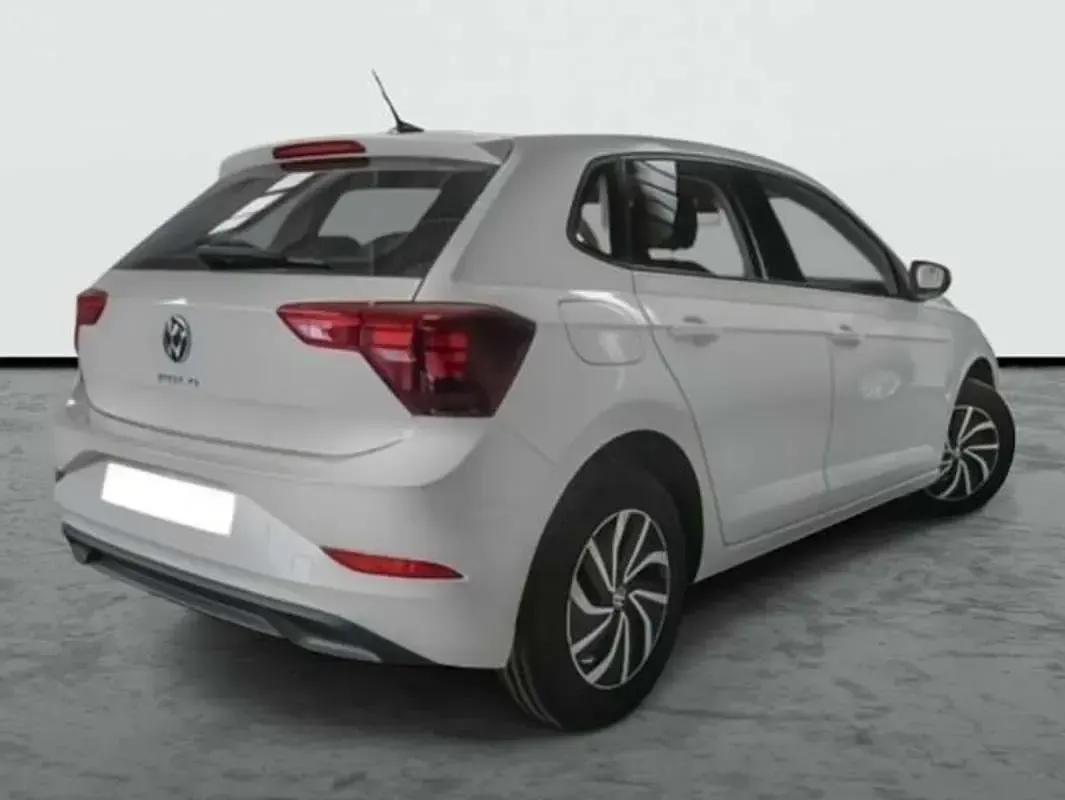 Usado VW Polo 95 CV (69 kW) 2023 Gris Utilitario