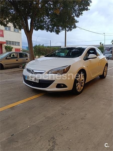 Blanco Usado 2014 Opel Astra GTC Sportive Berlina | 7700 € (Buen precio) - Imagen 1/4
