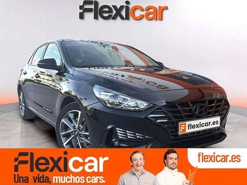Negro Usado 2023 Hyundai i30 Utilitario | 17.990 € (Precio justo) - Imagen 1/4
