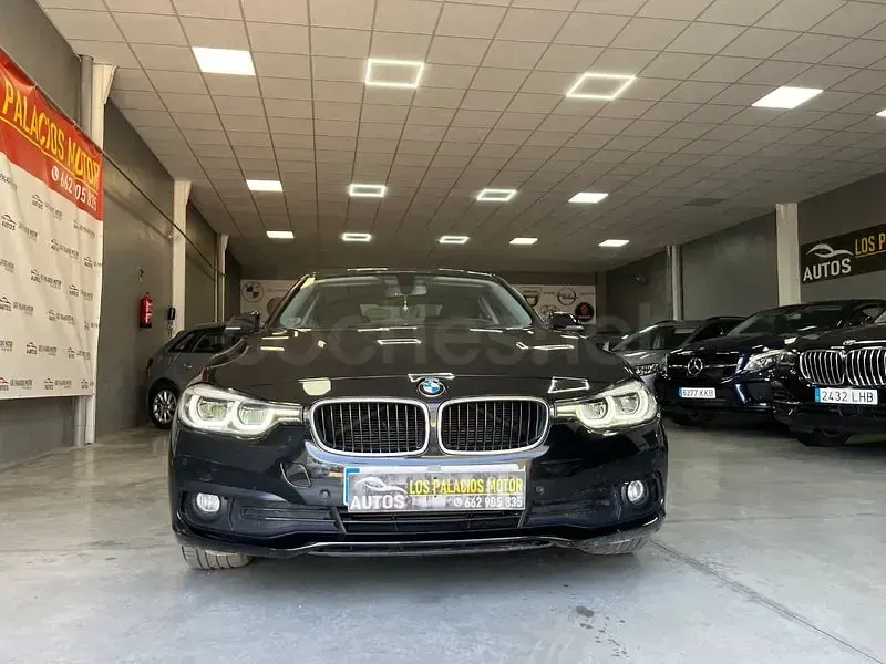 Usado BMW 318 Comfort Edition 150 CV (110 kW) 2017 Negro Berlina
