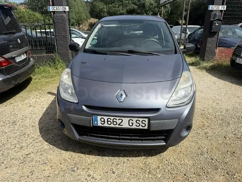Usado Renault Clio II 75 CV (55 kW) 2009 Gris / plata Berlina
