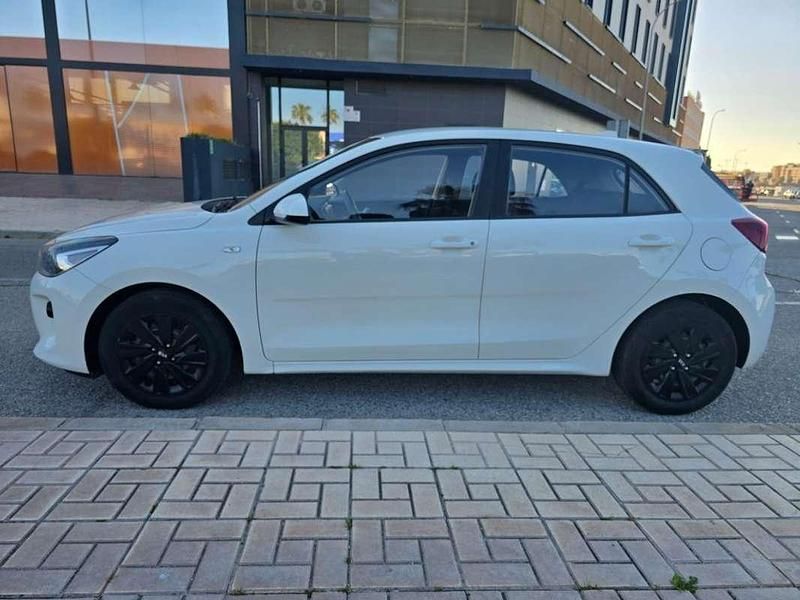 Usado Kia Rio 84 CV (61 kW) 2019 Blanco Utilitario