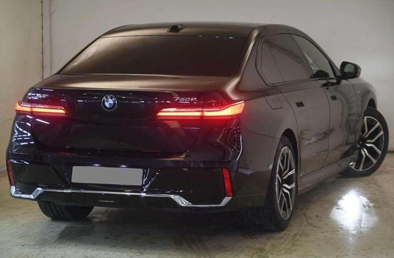 Usado BMW 750e M Sport 489 CV (359 kW) 2025 Negro Berlina