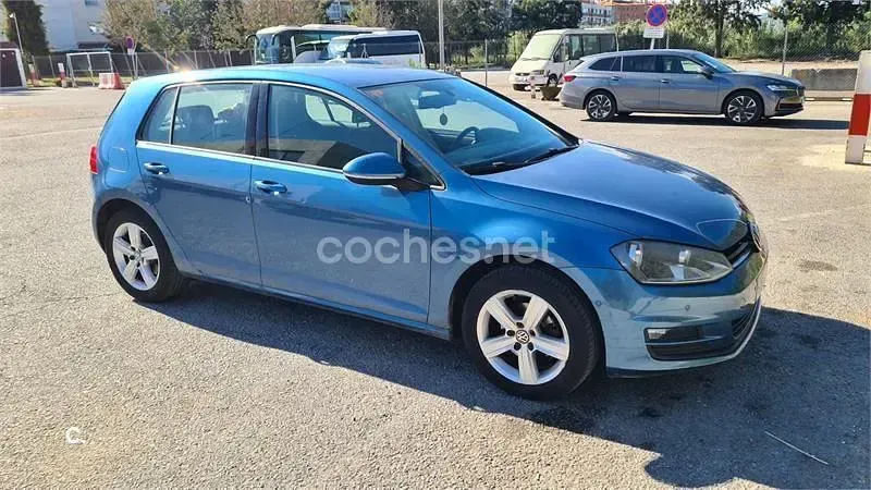 Usado VW Golf VII Advance 105 CV (77 kW) 2014 Azul Berlina