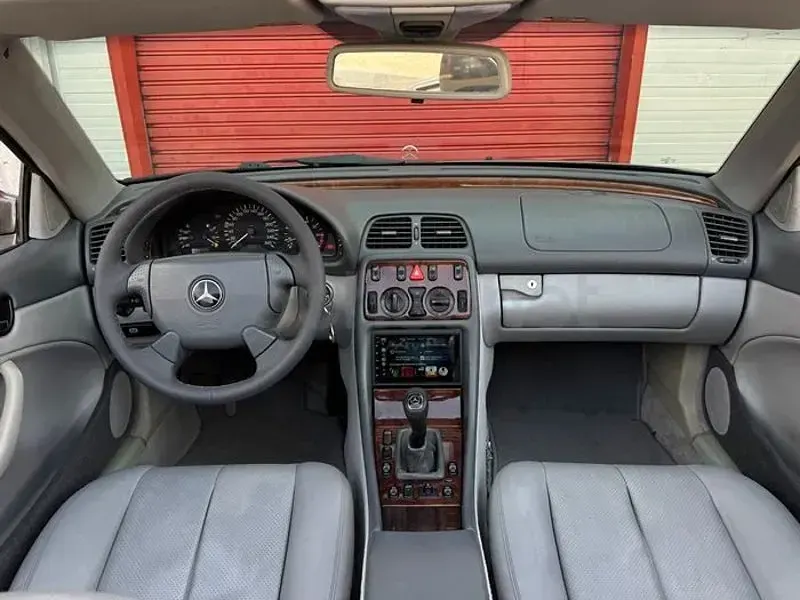 Usado Mercedes CLK230 Elegance 193 CV (141 kW) 2003 Gris / plata Descapotable