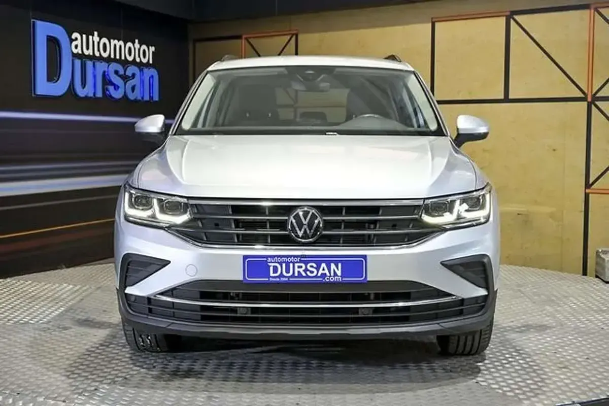 Usado VW Tiguan Life 150 CV (110 kW) 2023 Gris SUV
