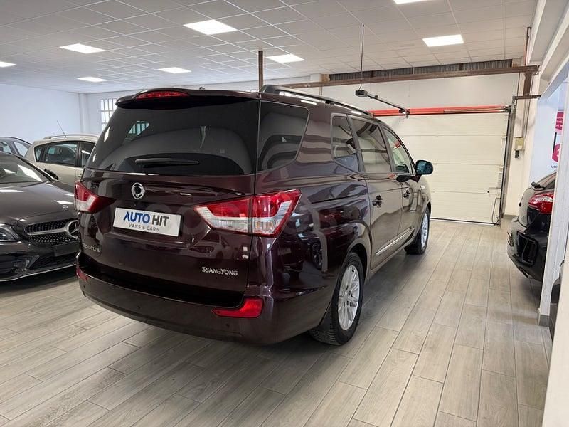 Usado SsangYong Rodius 155 CV (114 kW) 2014 Granate Monovolumen