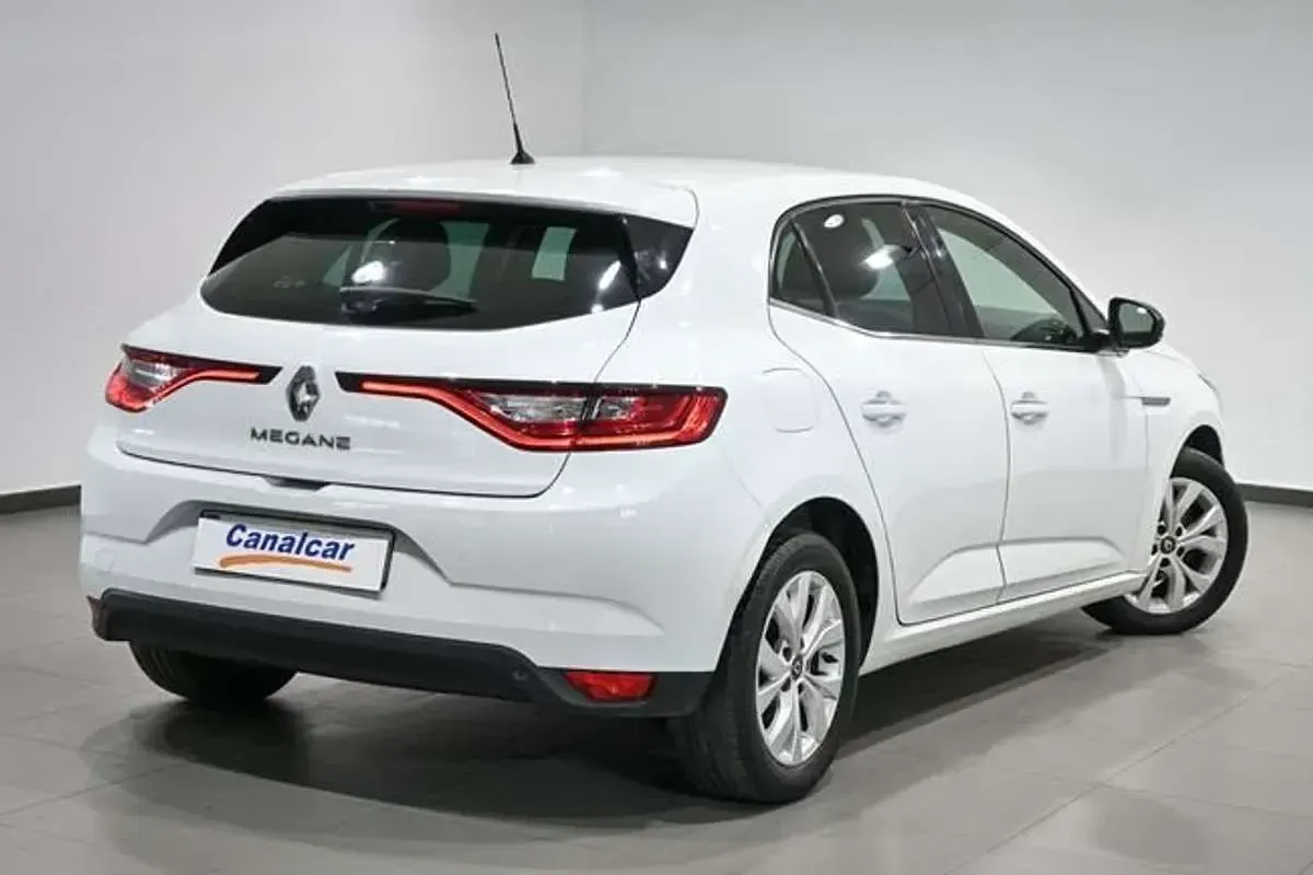 Usado Renault Mégane LIMITED 101 CV (74 kW) 2018 Blanco Berlina