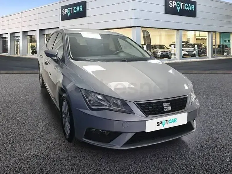 Usado Seat Leon Style 115 CV (84 kW) 2020 Gris / plata Familiar