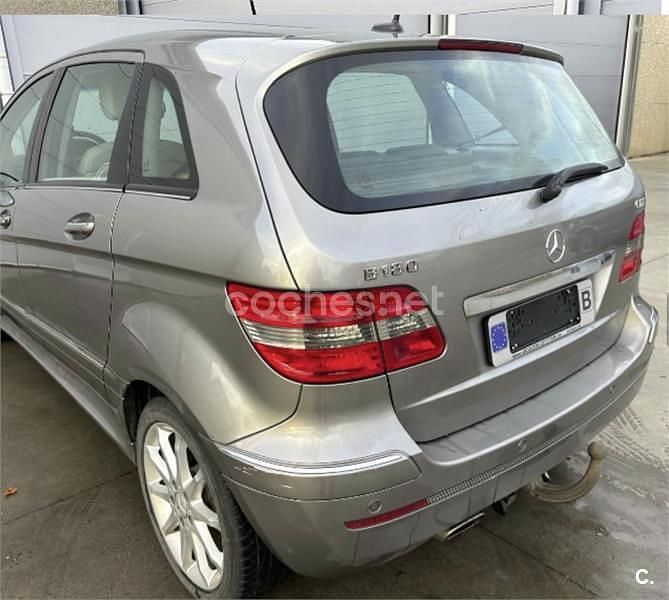 Usado Mercedes B180 109 CV (80 kW) 2008 Gris / plata Monovolumen
