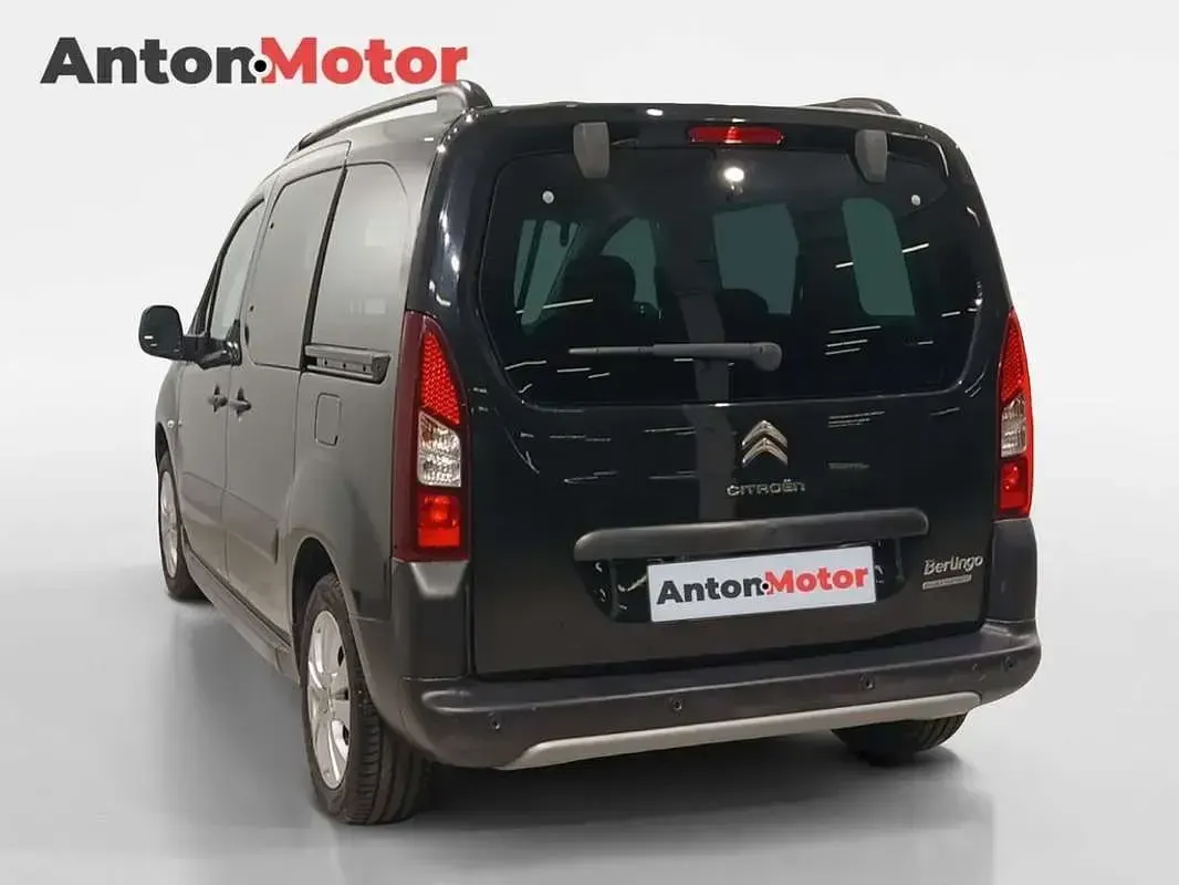 Usado Citroën Berlingo Feel 110 CV (80 kW) 2018 Negro Monovolumen
