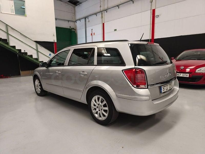 Usado Opel Astra Enjoy 100 CV (73 kW) 2006 Gris / plata Familiar