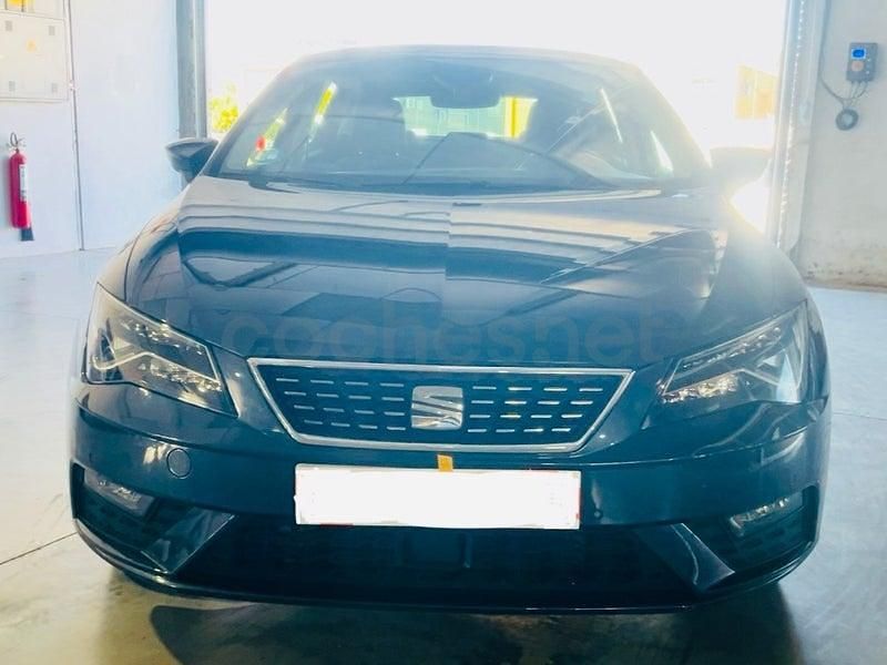 Usado Seat Leon XCELLENCE 130 CV (95 kW) 2019 Gris / plata Berlina