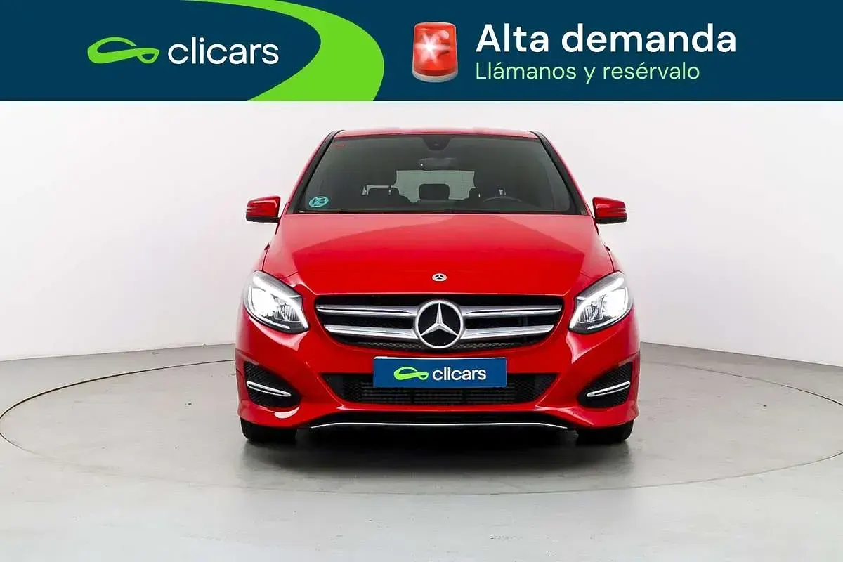 Usado Mercedes B200 136 CV (100 kW) 2018 Rojo Monovolumen