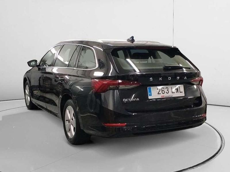 Usado Skoda Octavia Ambition 151 CV (111 kW) 2022 Negro Familiar