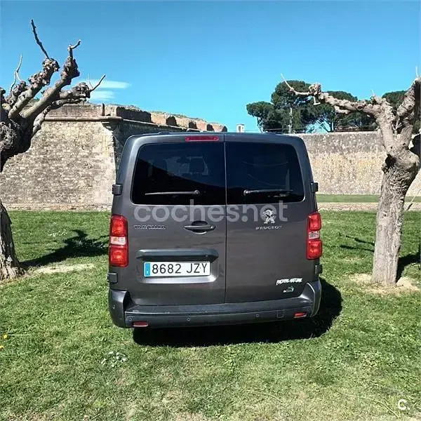 Usado Peugeot Traveller Business-Line 115 CV (84 kW) 2017 Gris / plata Monovolumen
