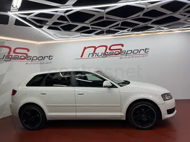 Usado Audi A3 Ambition 105 CV (77 kW) 2010 Blanco Utilitario