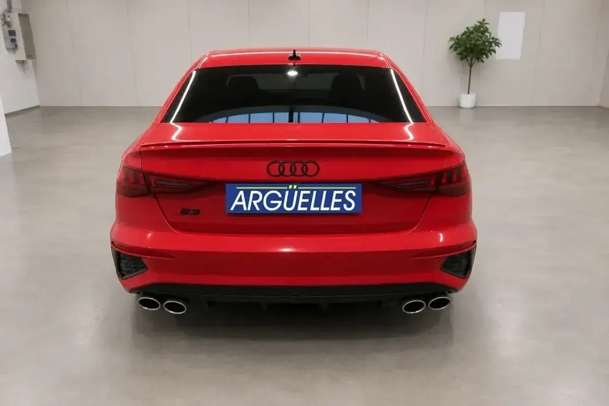 Używany Audi A3 310 KM (228 kW) 2022 Czerwony Sedan/Limuzyna