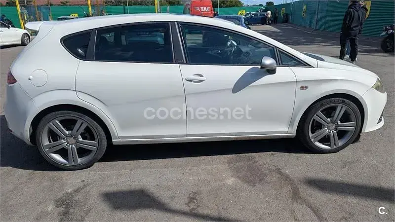 Używany Seat Leon FR 170 KM (125 kW) 2008 Biały Hatchback