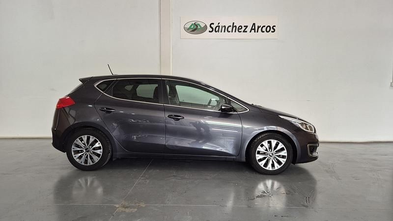 Usado Kia Ceed 120 CV (88 kW) 2015 Gris Utilitario