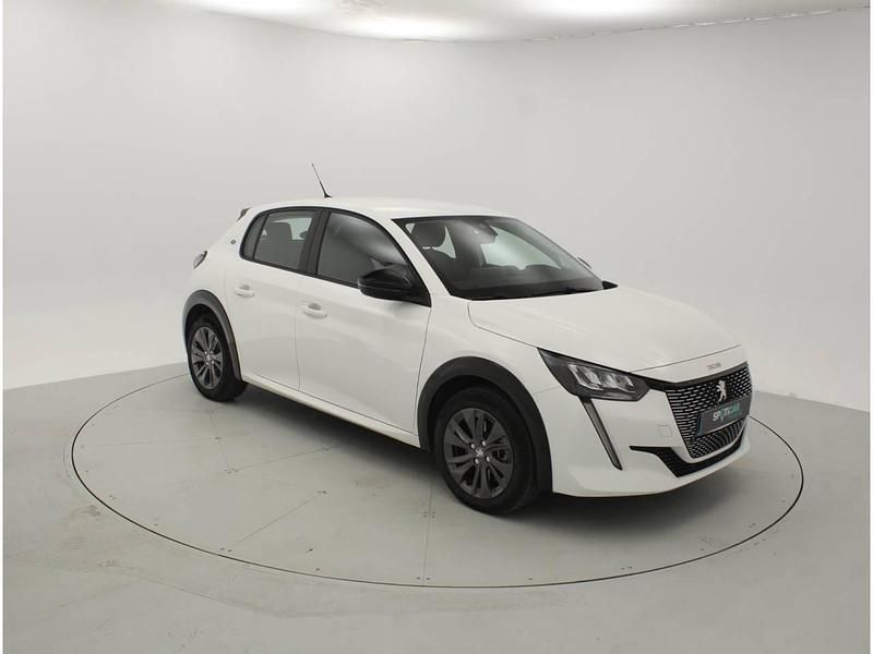 Usado Peugeot e-208 Active 100 kW (136 CV) 2023 Blanco Utilitario