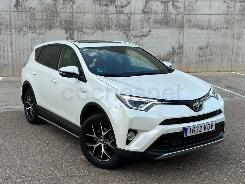Usado Toyota RAV4 Hybrid Executive 197 CV (144 kW) 2018 Blanco SUV