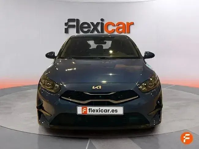Usado Kia Ceed 136 CV (100 kW) 2023 Azul Utilitario