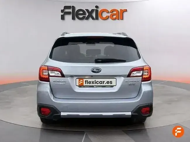 Usado Subaru Outback 150 CV (110 kW) 2017 Gris Familiar