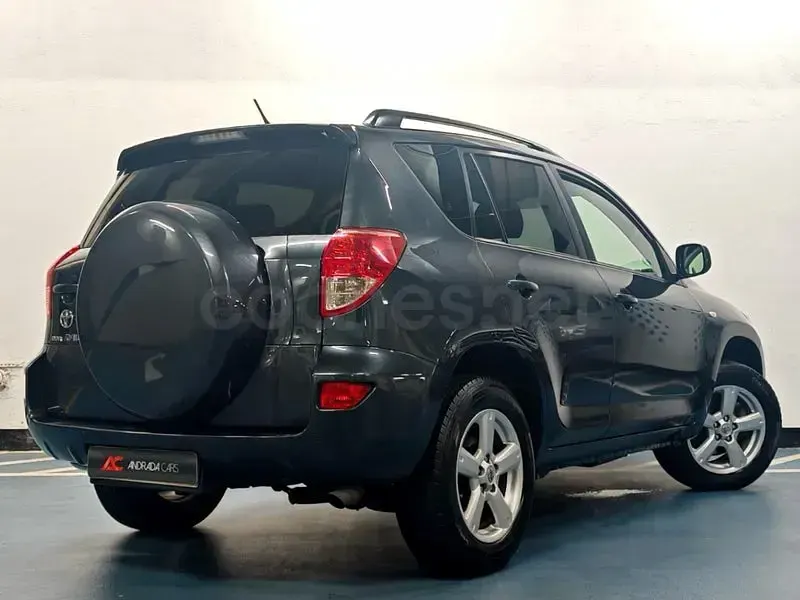 Usado Toyota RAV4 Luna 152 CV (111 kW) 2008 Gris / plata SUV