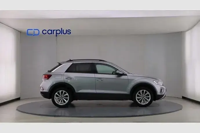 Usado VW T-Roc Life 150 CV (110 kW) 2024 Plateado SUV