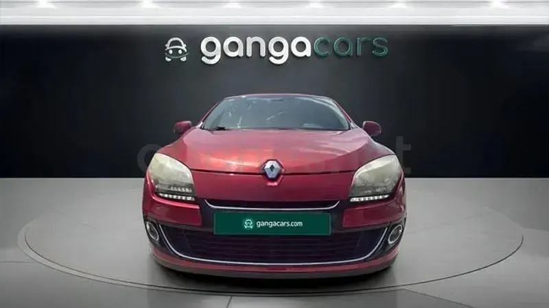 Usado Renault Mégane Dynamique 115 CV (84 kW) 2013 Rojo Berlina