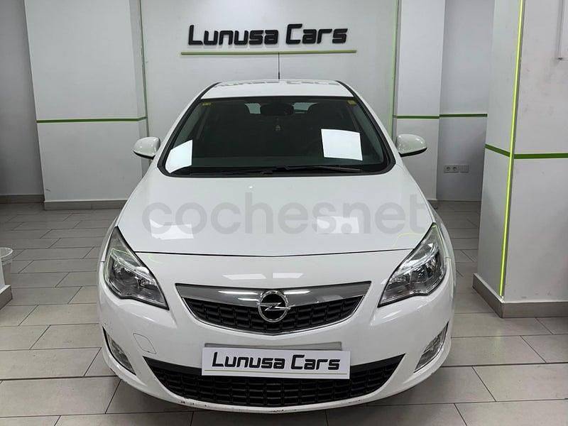 Usado Opel Astra Enjoy 115 CV (84 kW) 2010 Blanco Berlina