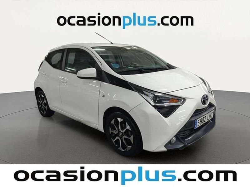 Usado Toyota Aygo X-play 72 CV (52 kW) 2020 Blanco Utilitario