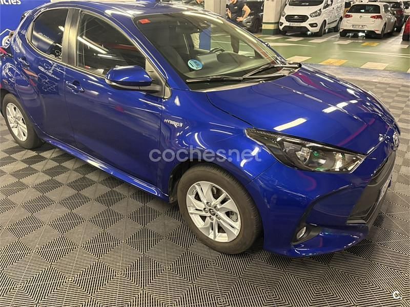Usado Toyota Yaris Hybrid Active 116 CV (85 kW) 2021 Azul Berlina