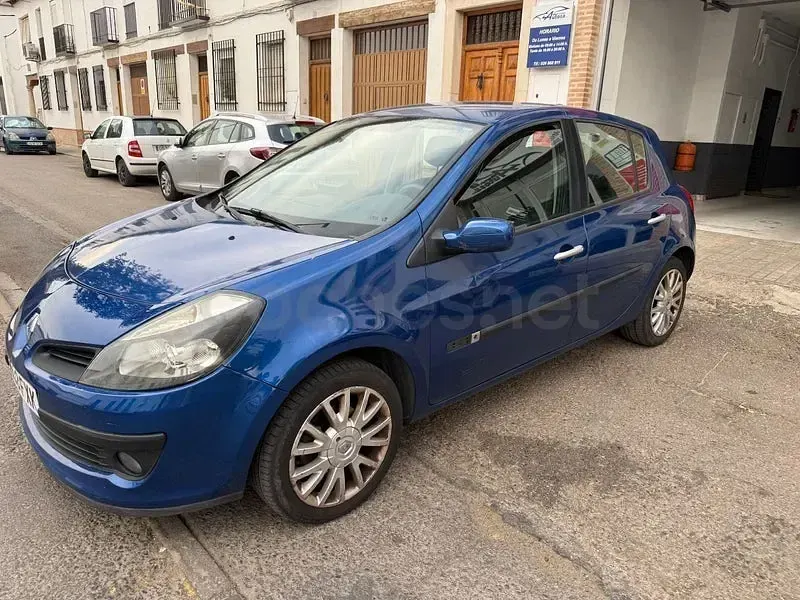 Usado Renault Clio II Privilege 85 CV (62 kW) 2007 Azul Berlina