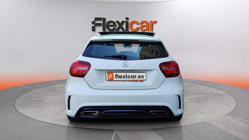 Usado Mercedes A180 AMG line 122 CV (89 kW) 2017 Blanco Berlina