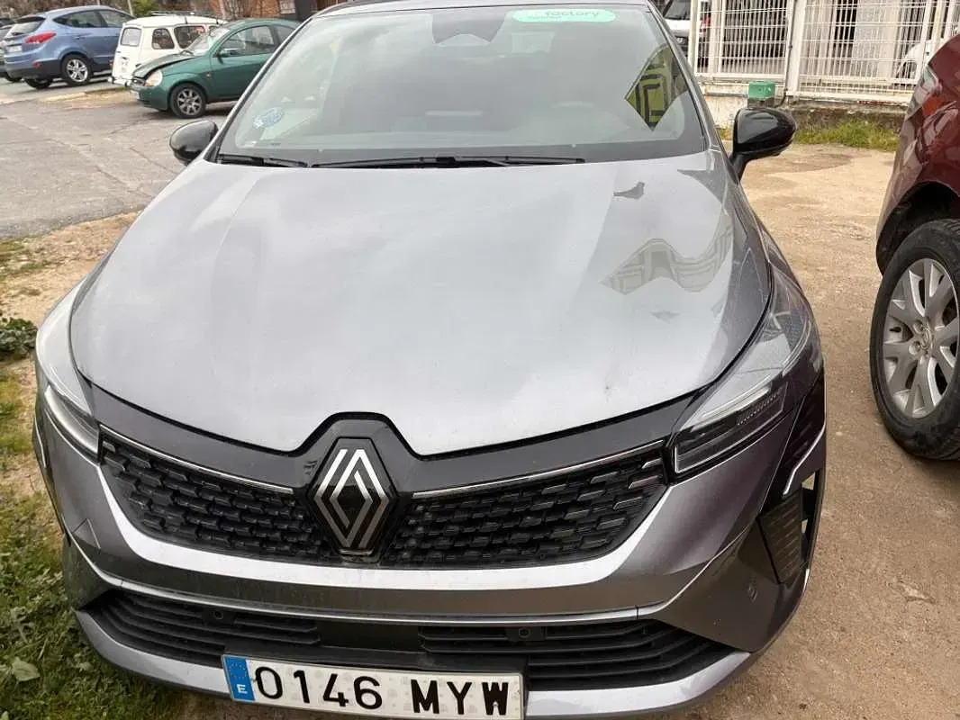 Usado Renault Clio Techno 101 CV (74 kW) 2025 Gris Utilitario