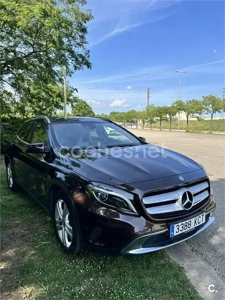 Käytetty Mercedes GLA200 AMG line 136 HP (100 kW) 2017 Ruskea Katumaasturi
